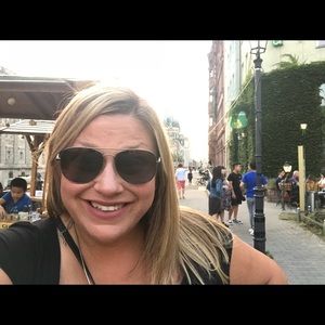 Meet your Posher, Danielle